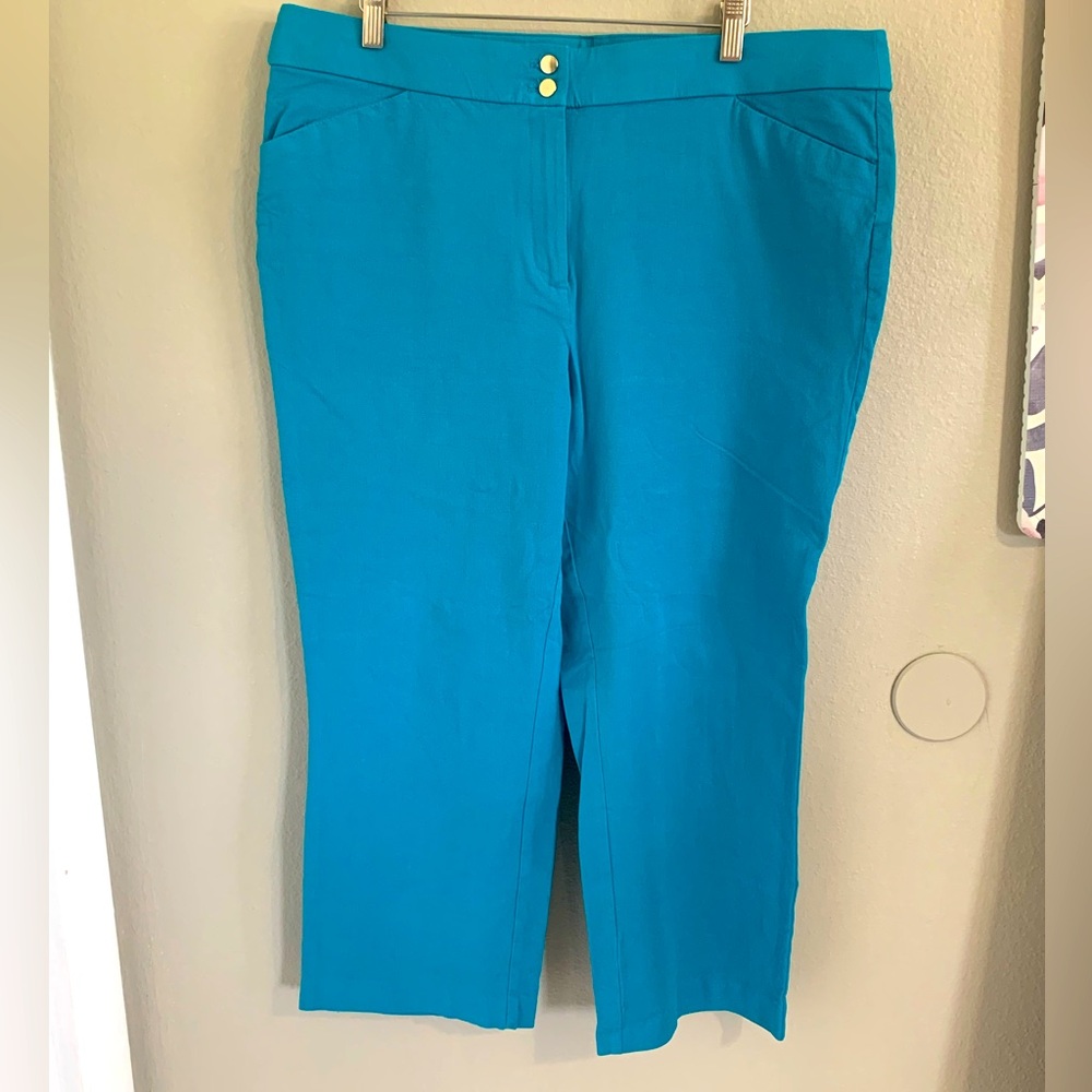 NWOT Chico’s Blue /teal Capri’s Cotton Bland brand new US size 14